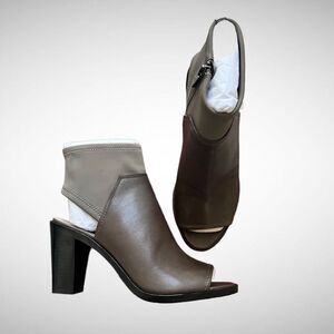 New In Box Donald Pliner Kleo Open Toe Heels Size 8M